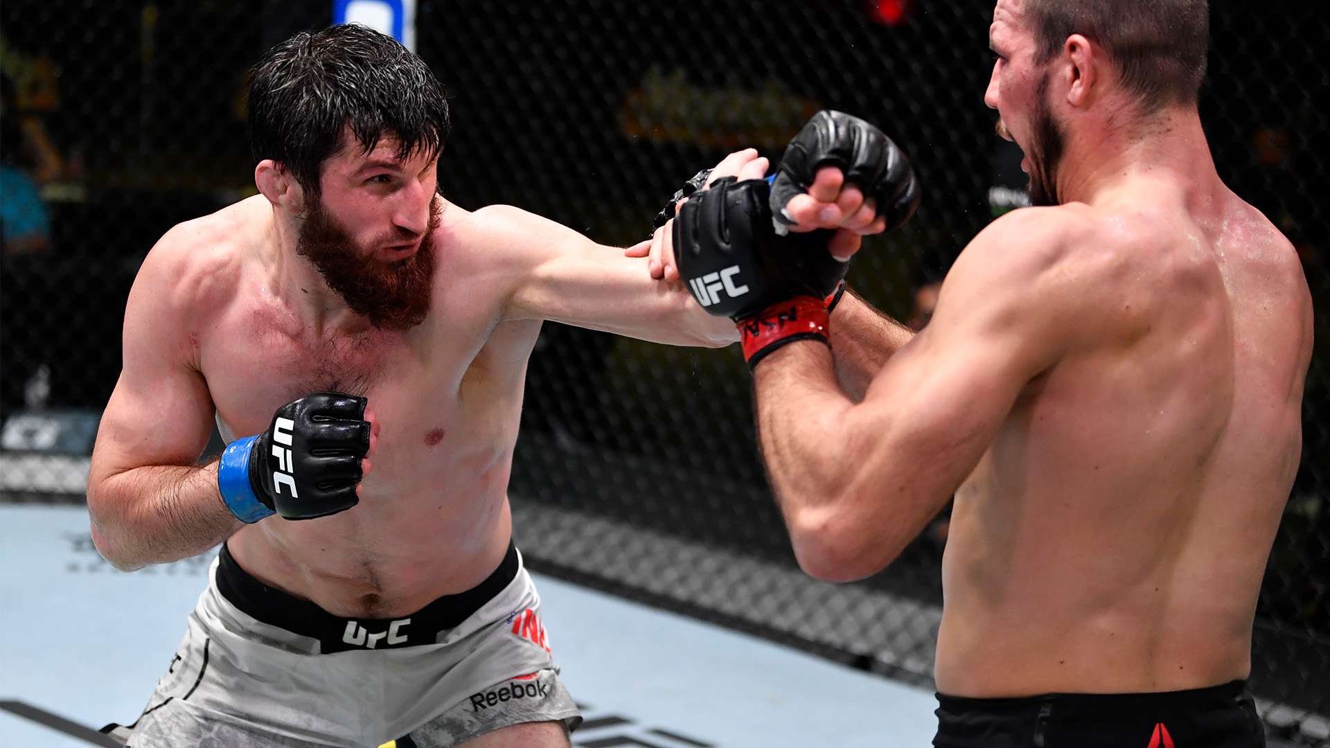 新華社評國足亞洲杯首戰：差歸差，爭議歸爭議！.